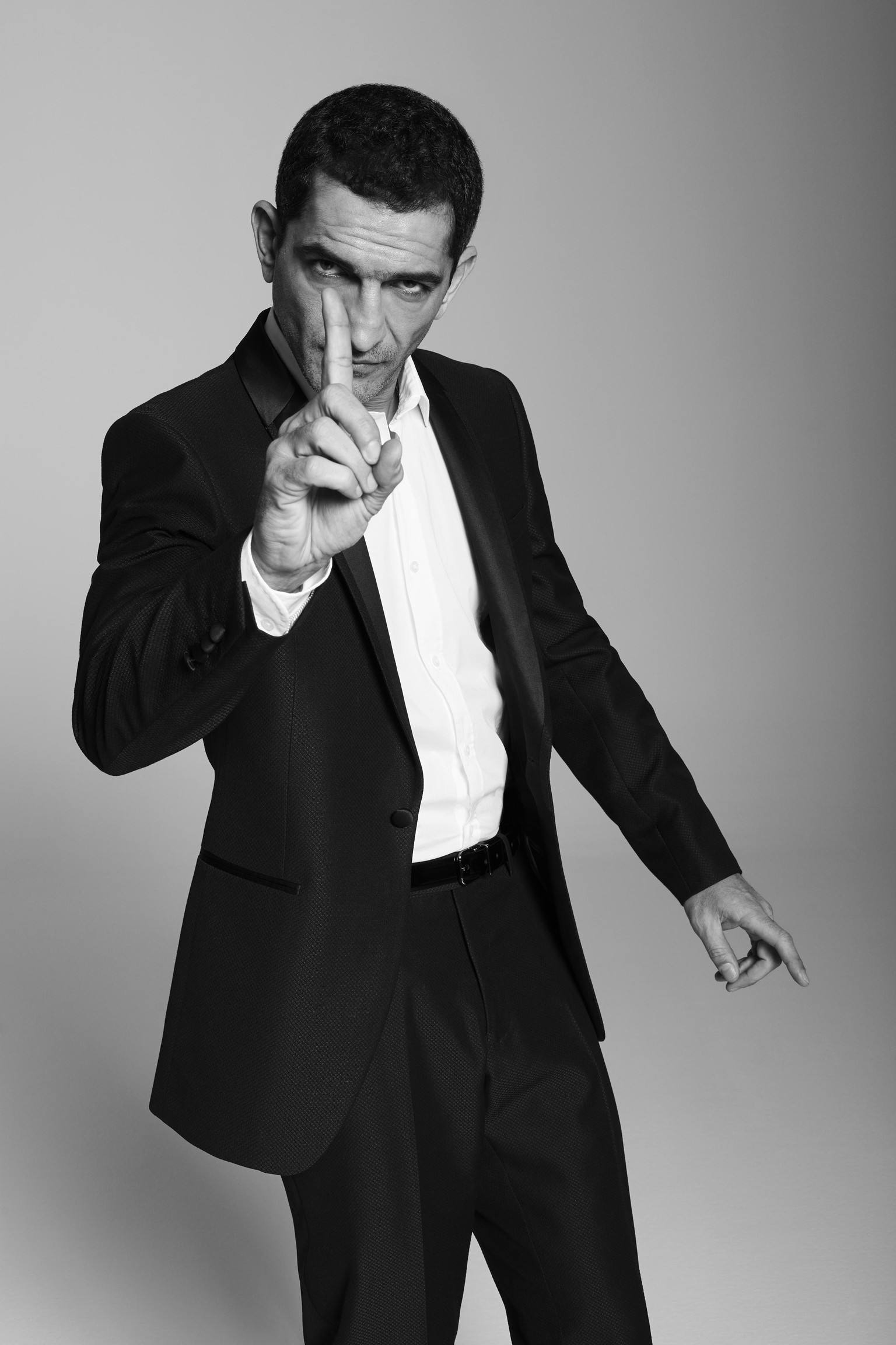 amr-waked-vladimir-marti-vogue-arabia-daniel-gonzalez-elizondo-estilista-stylist-5