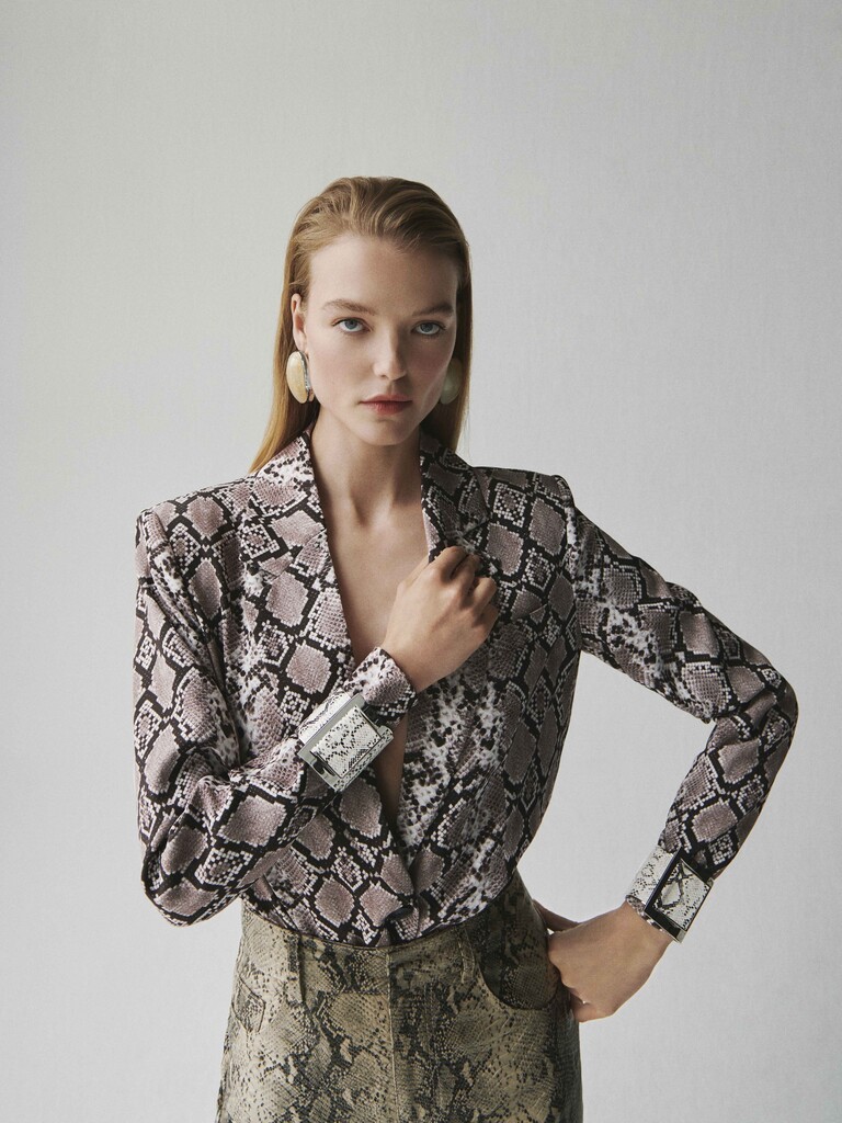 MAAG_WOMAN_TRANSITIONAL_0226